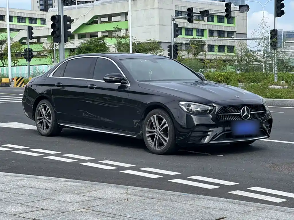 Mercedes-Benz E-Class — фото 6