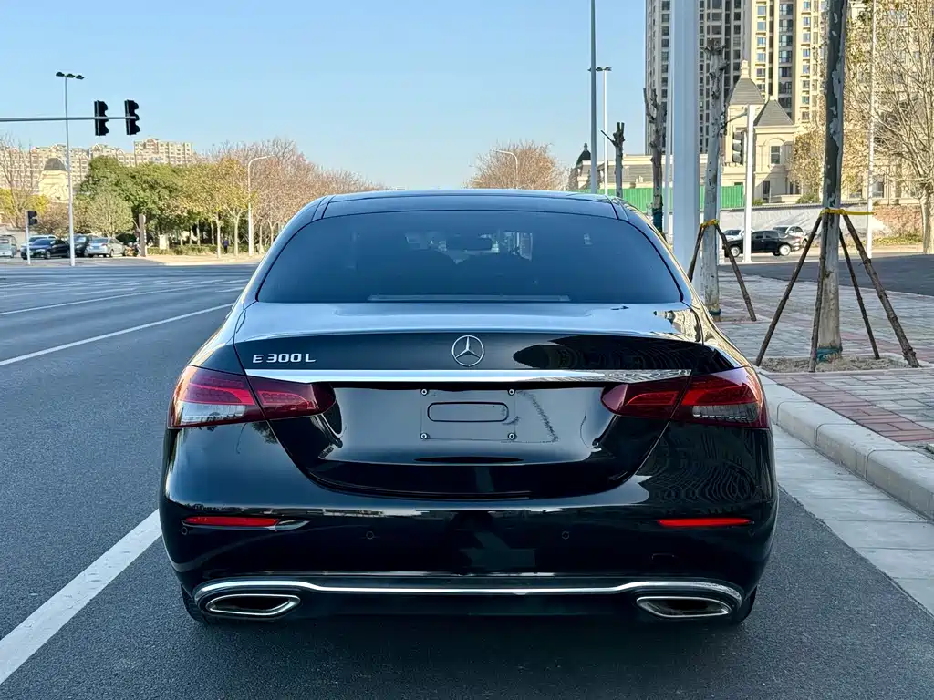 Mercedes-Benz E-Class — фото 13