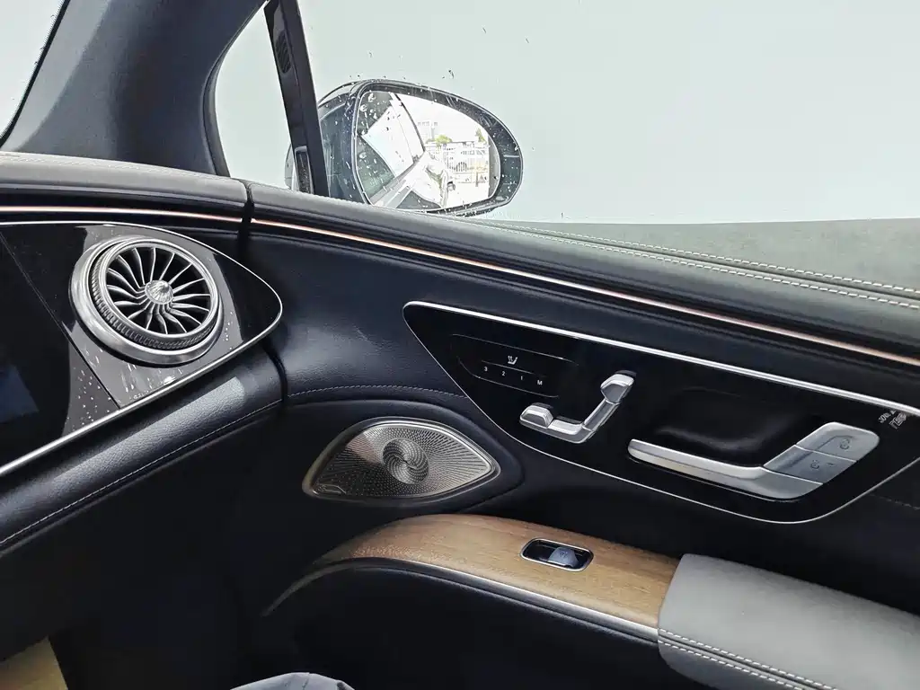 Mercedes-Benz EQS — фото 17
