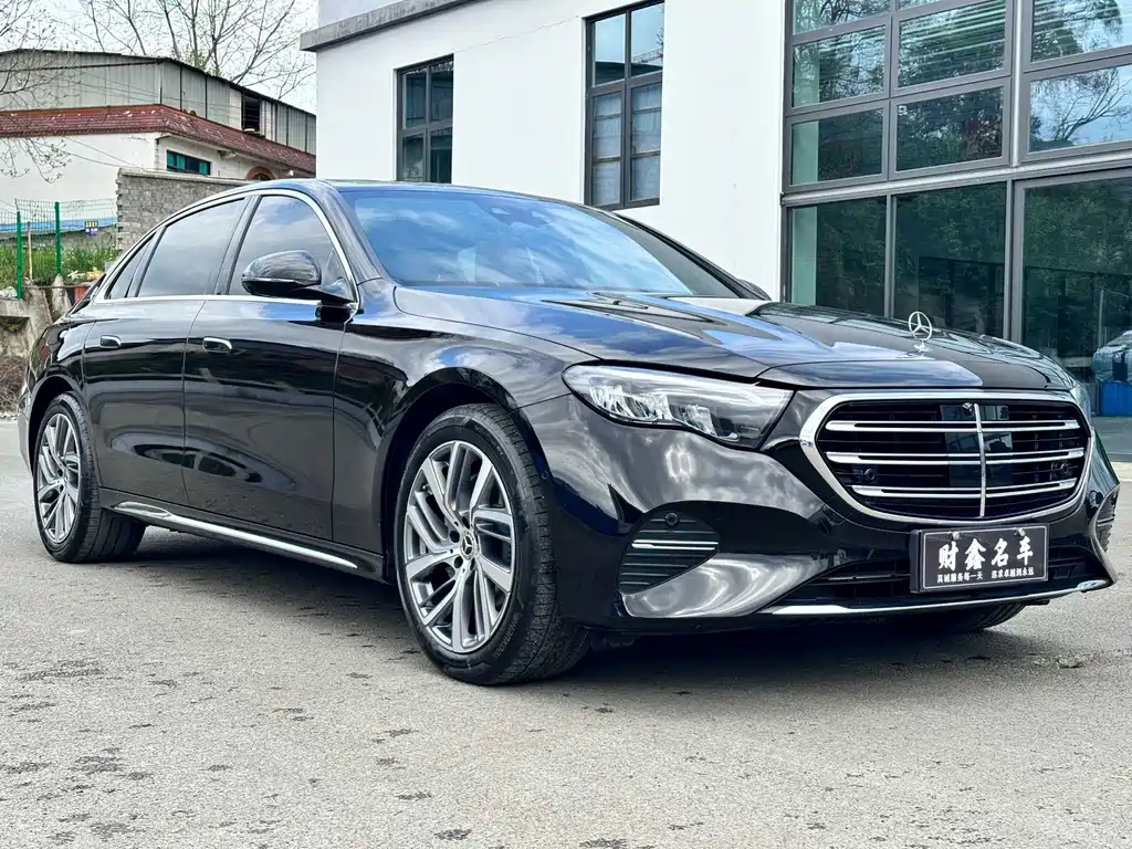 Mercedes-Benz E-Class — фото 3