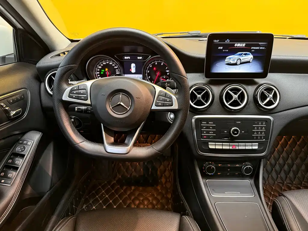 Mercedes-Benz GLA — фото 11