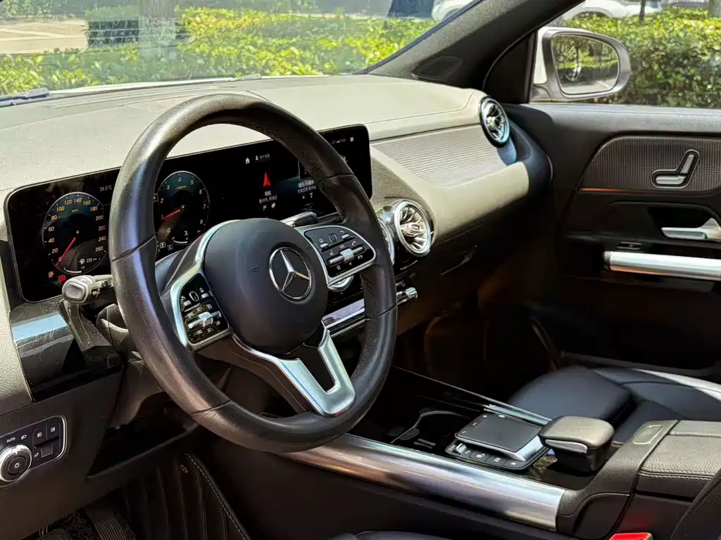 Mercedes-Benz GLA — фото 13