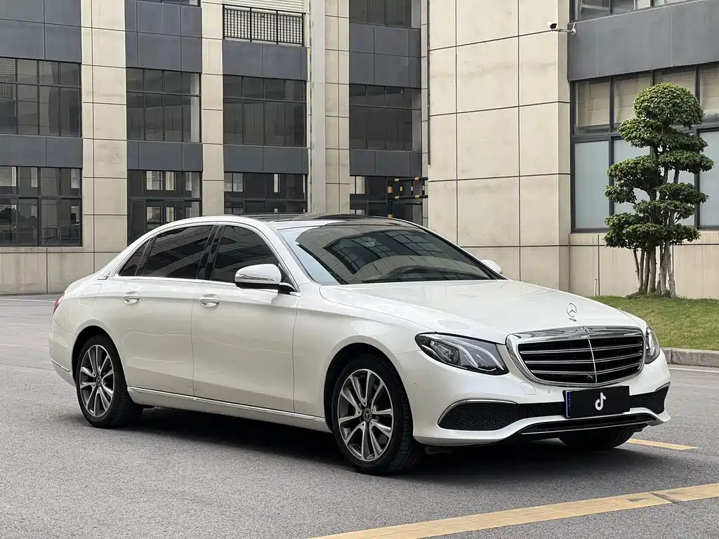 Mercedes-Benz E-Class — фото 3