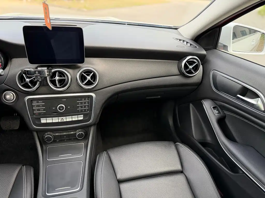 Mercedes-Benz GLA — фото 13