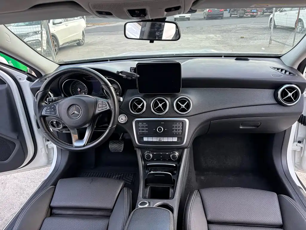 Mercedes-Benz GLA — фото 11