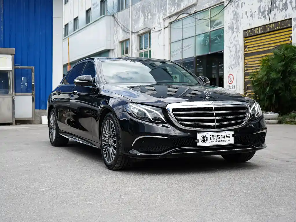 Mercedes-Benz E-Class — фото 3