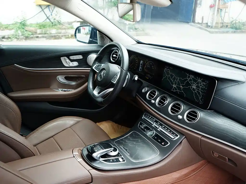 Mercedes-Benz E-Class — фото 10