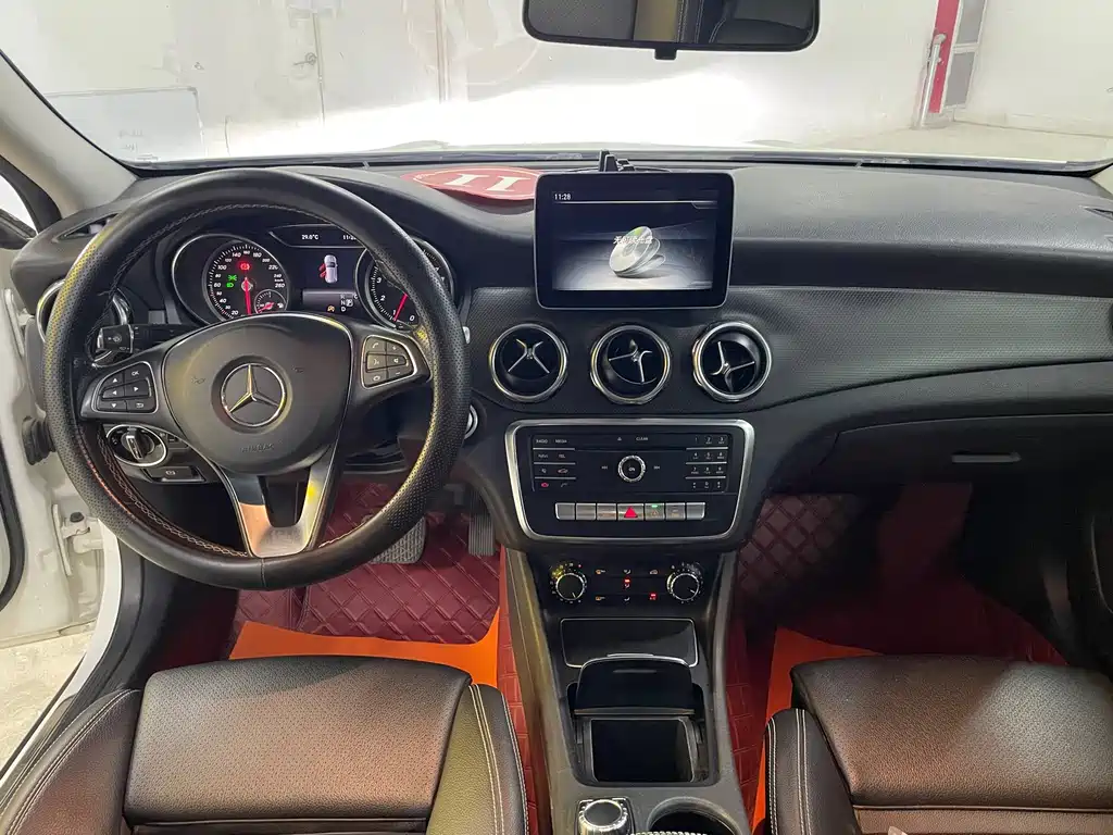 Mercedes-Benz GLA — фото 7