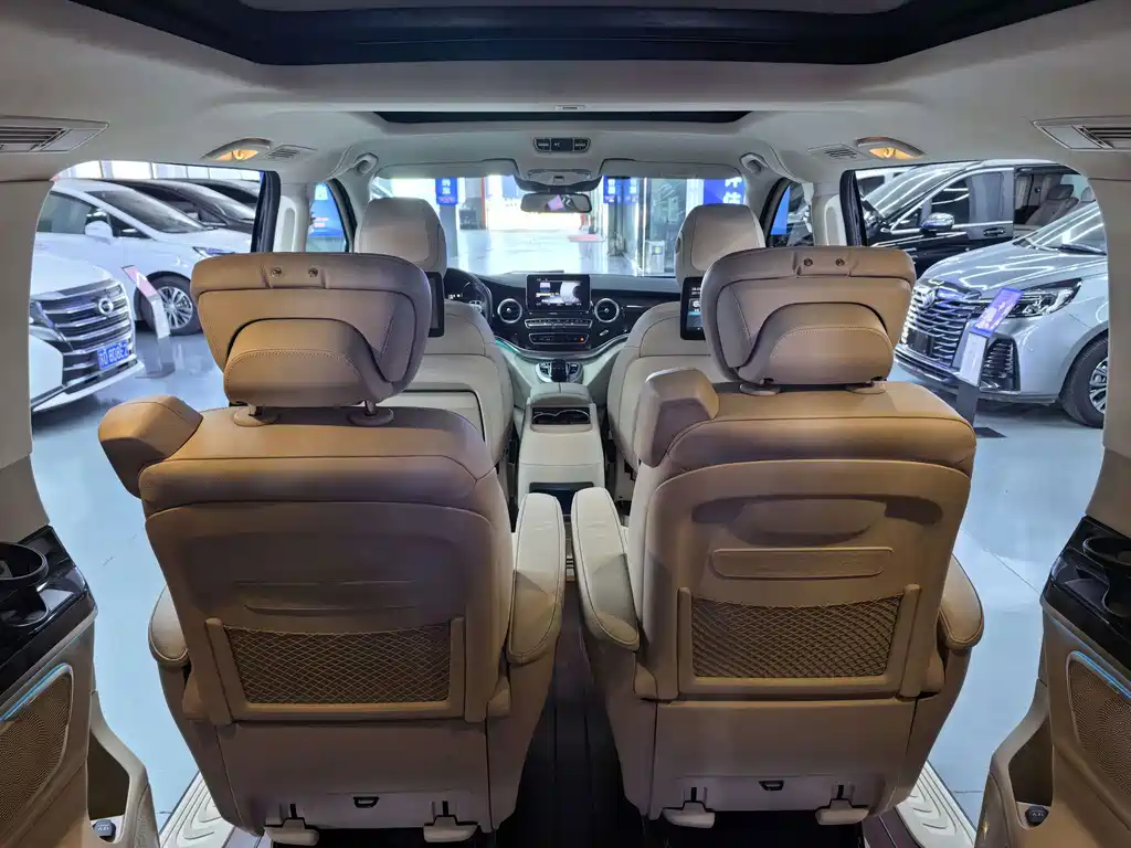 Mercedes-Benz V-Class — фото 14