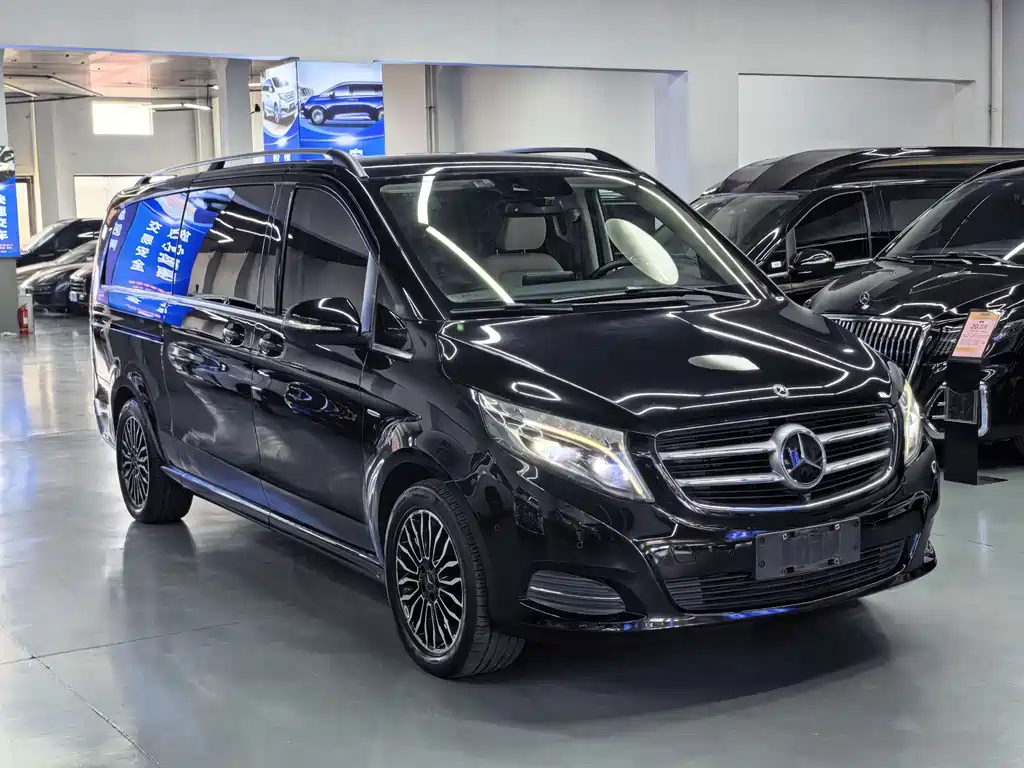 Mercedes-Benz V-Class — фото 16