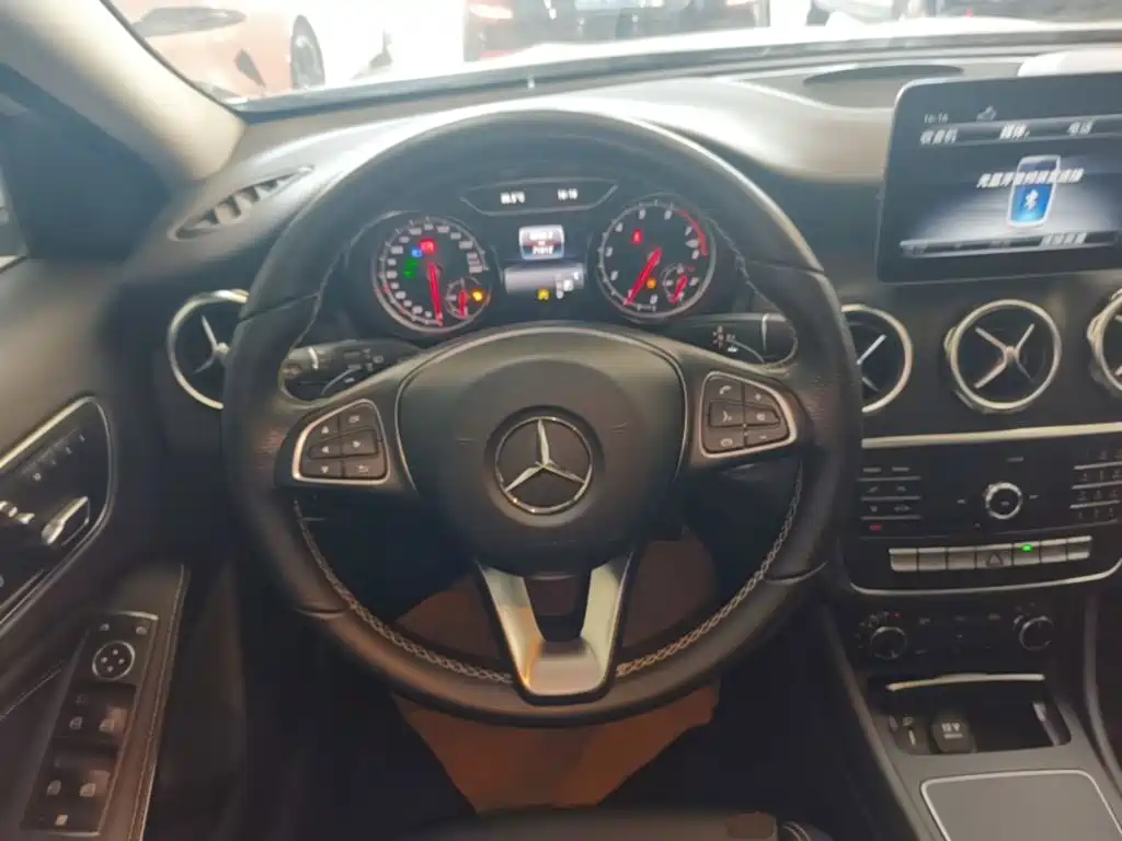 Mercedes-Benz GLA — фото 11