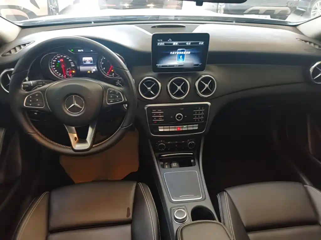 Mercedes-Benz GLA — фото 10