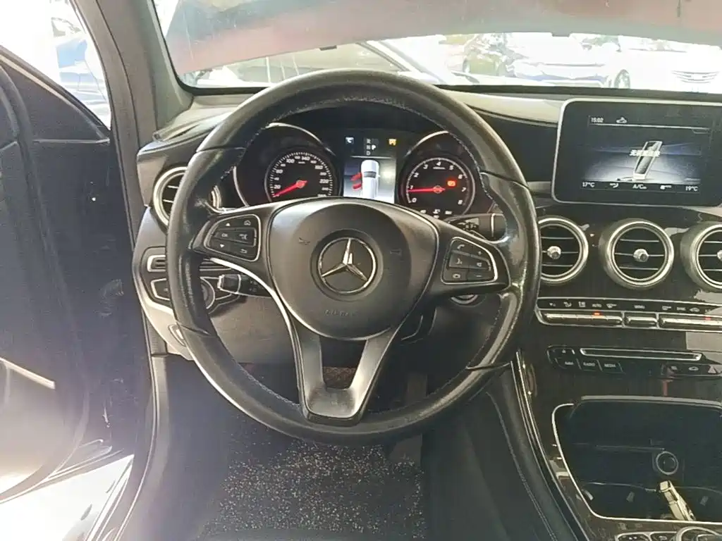 Mercedes-Benz GLC — фото 11