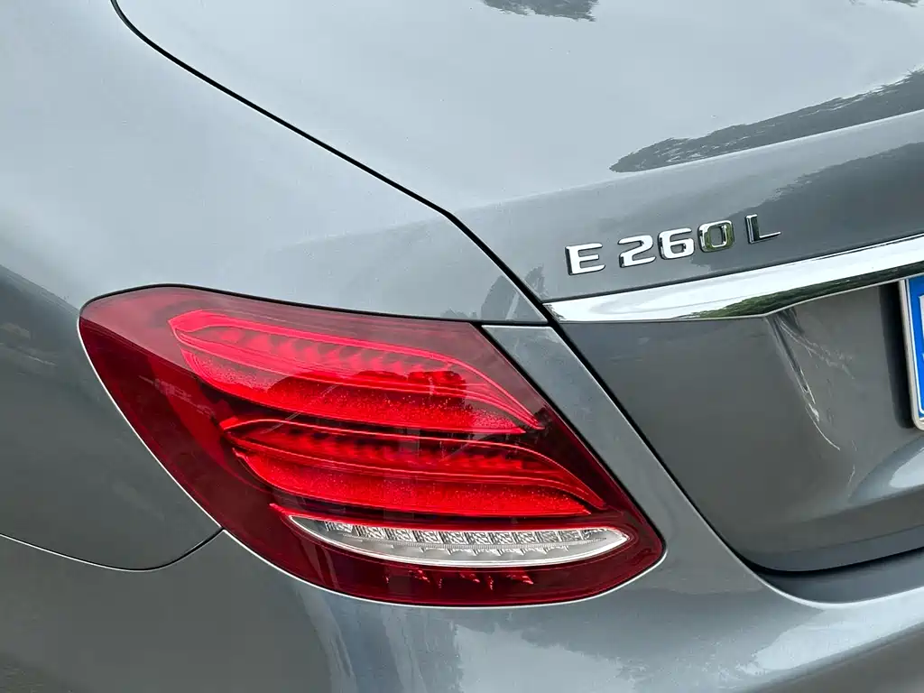 Mercedes-Benz E-Class — фото 13
