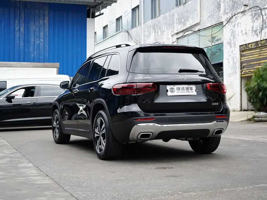 Mercedes-Benz GLB — фото 13