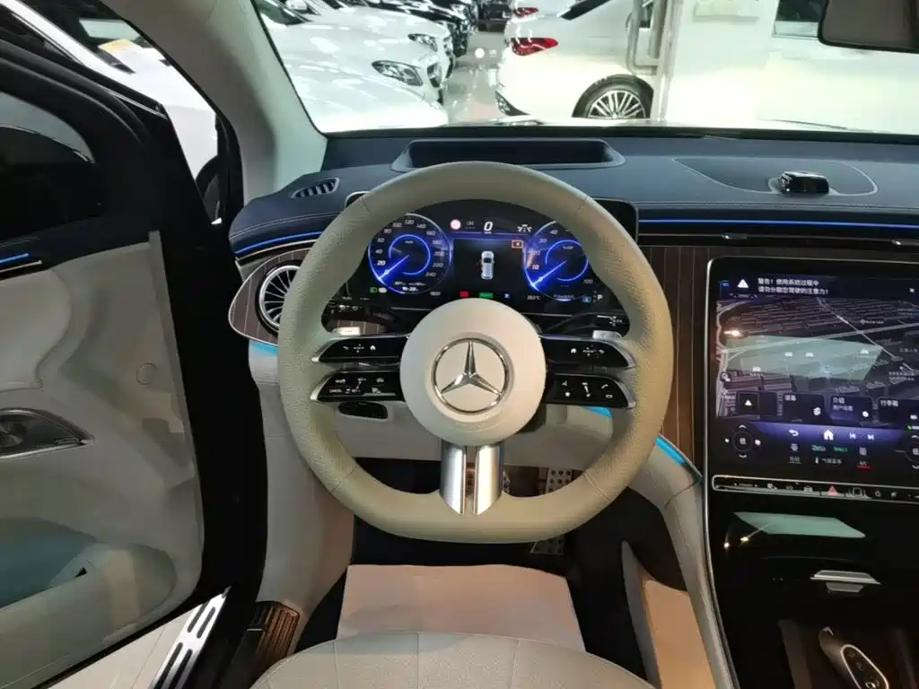 Mercedes-Benz EQE SUV — фото 11