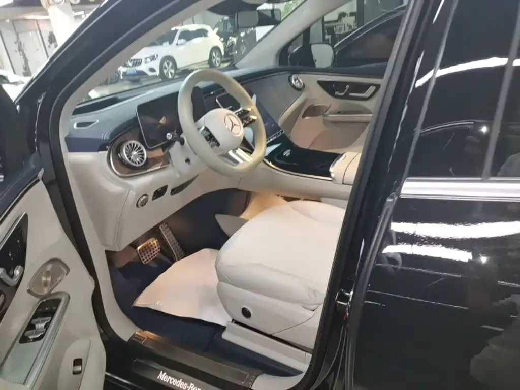 Mercedes-Benz EQE SUV — фото 15
