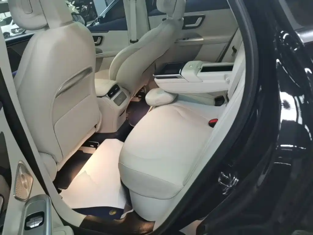 Mercedes-Benz EQE SUV — фото 17