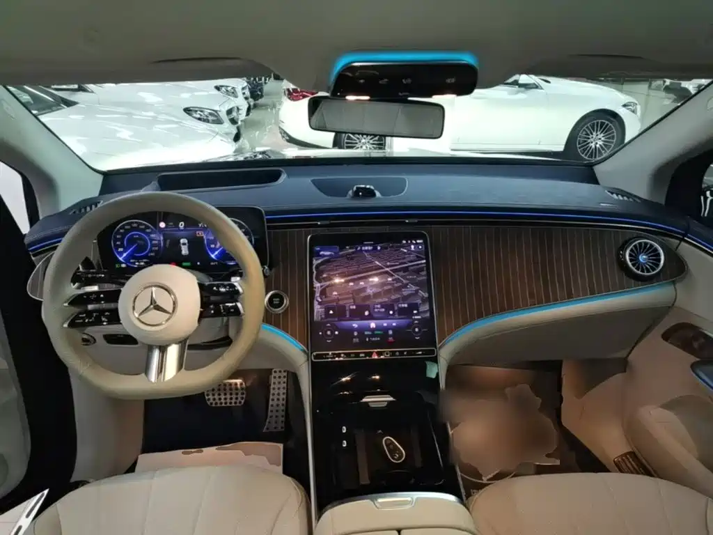 Mercedes-Benz EQE SUV — фото 10