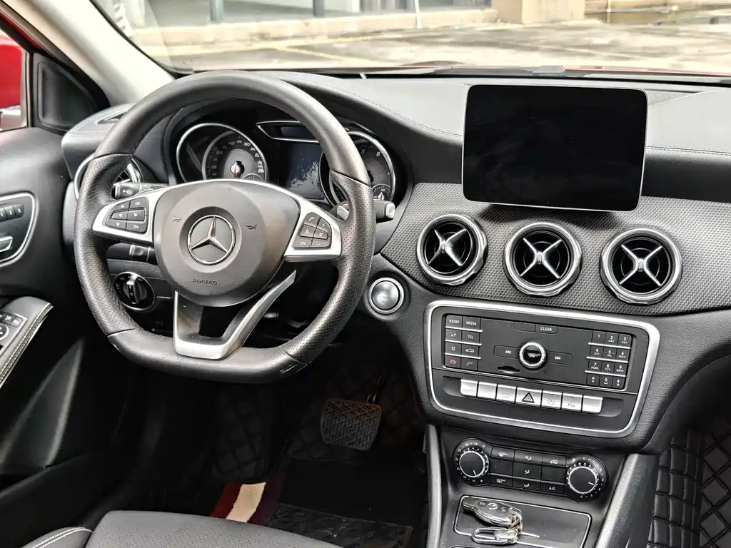Mercedes-Benz GLA — фото 10