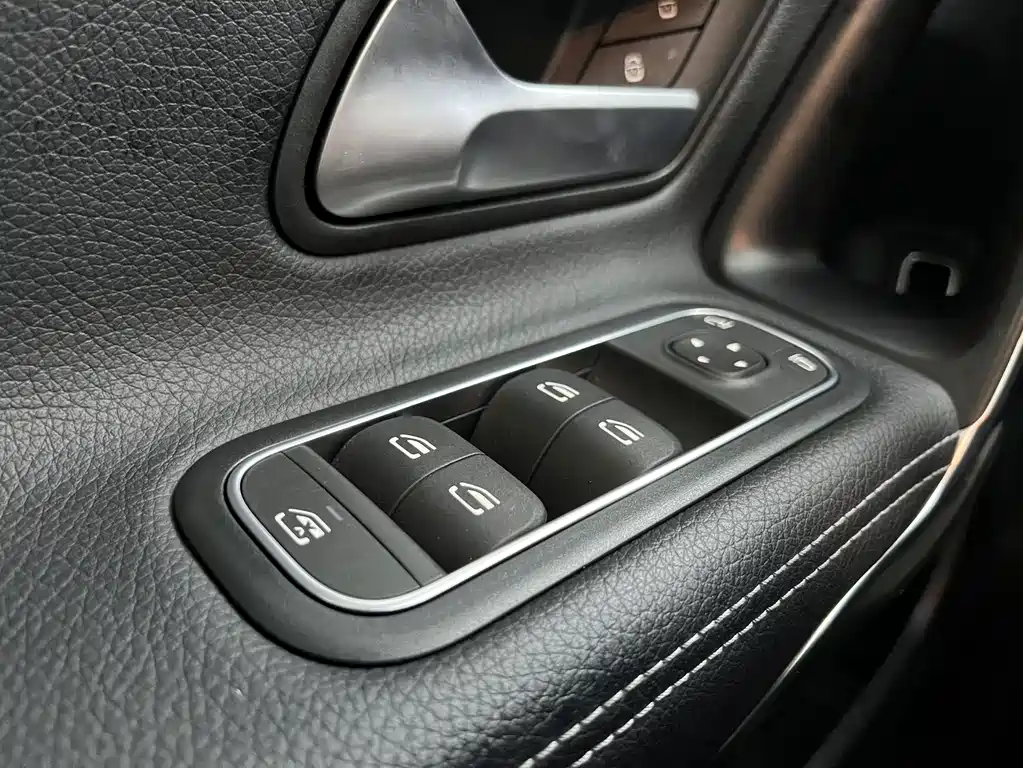 Mercedes-Benz A-Class — фото 11