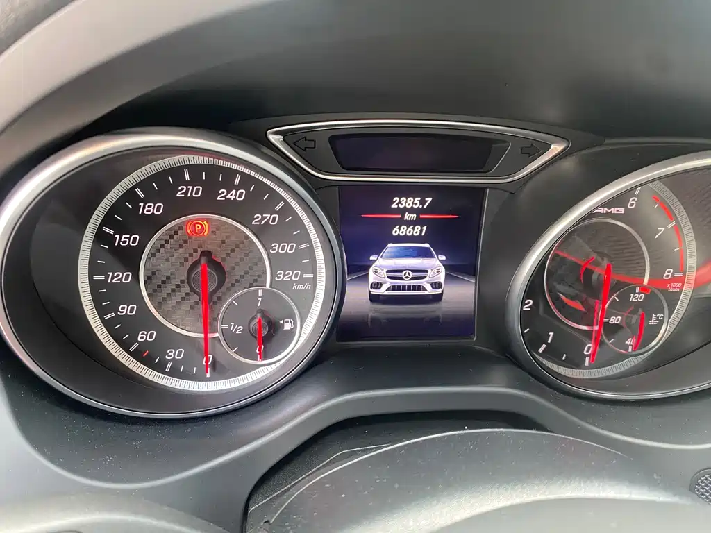 Mercedes-Benz GLA AMG — фото 17