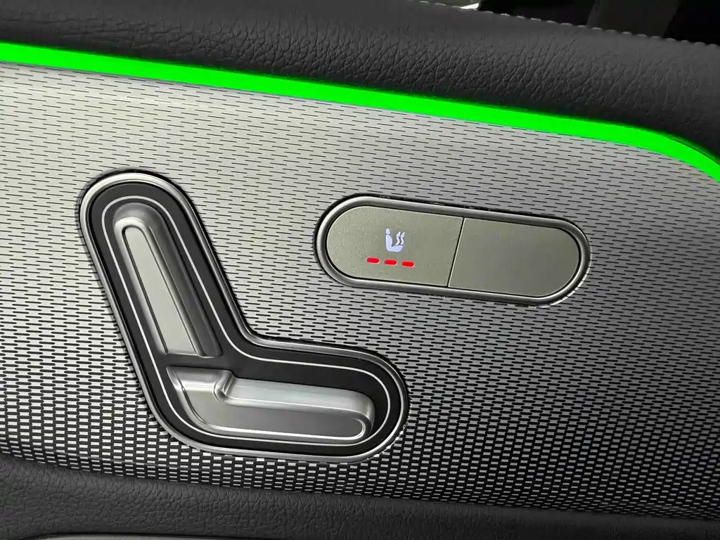 Mercedes-Benz GLB — фото 13