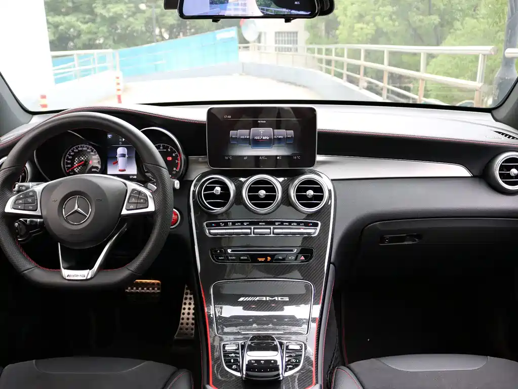 Mercedes-Benz GLC AMG — фото 13