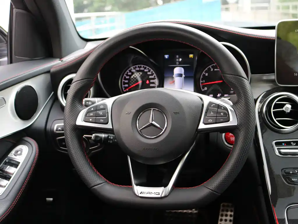 Mercedes-Benz GLC AMG — фото 14