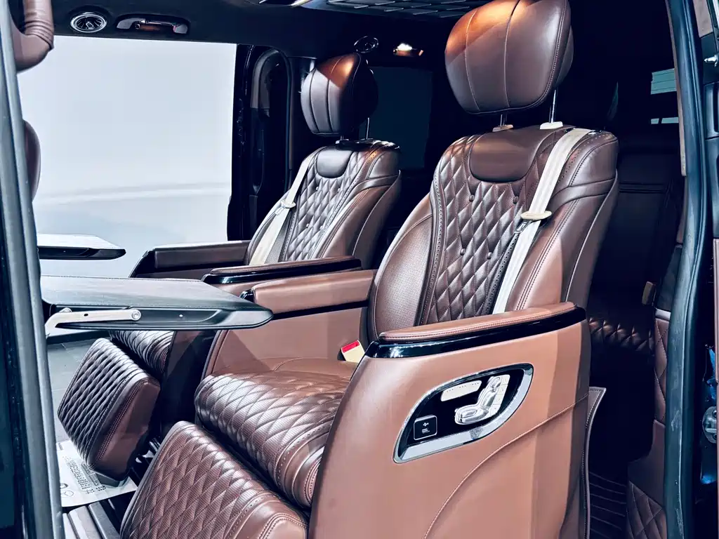 Mercedes-Benz V-Class — фото 14