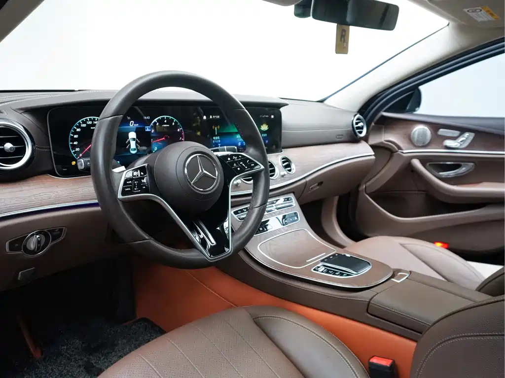 Mercedes-Benz E-Class — фото 10