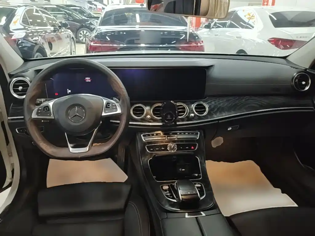 Mercedes-Benz E-Class — фото 10