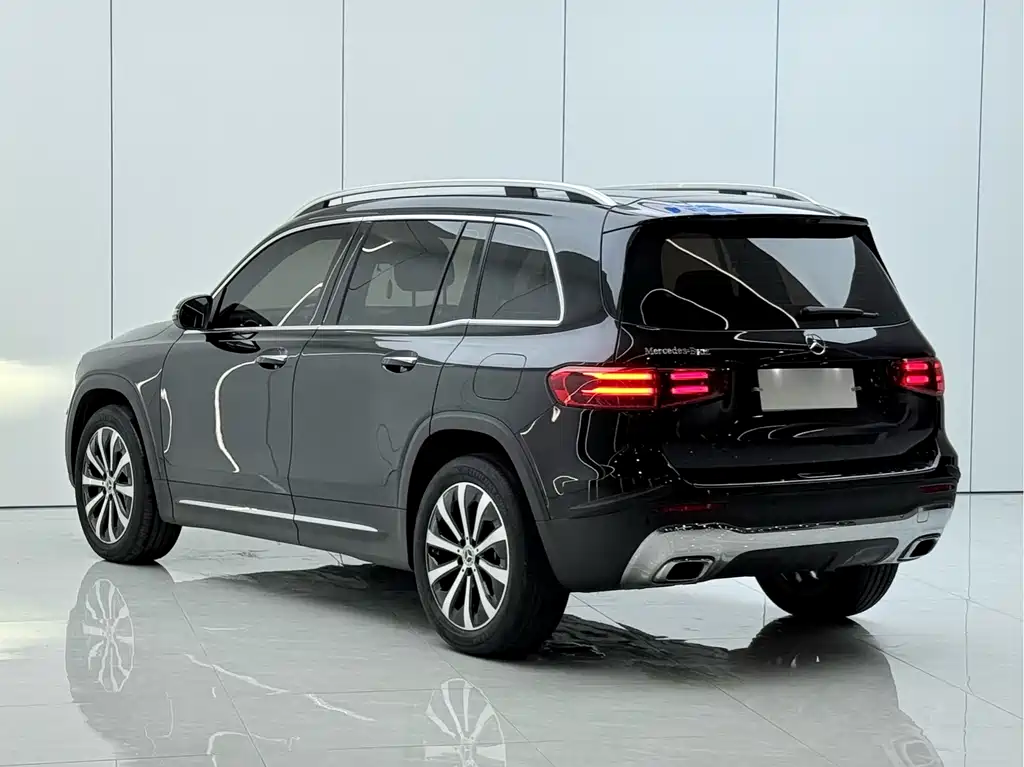 Mercedes-Benz GLB — фото 13