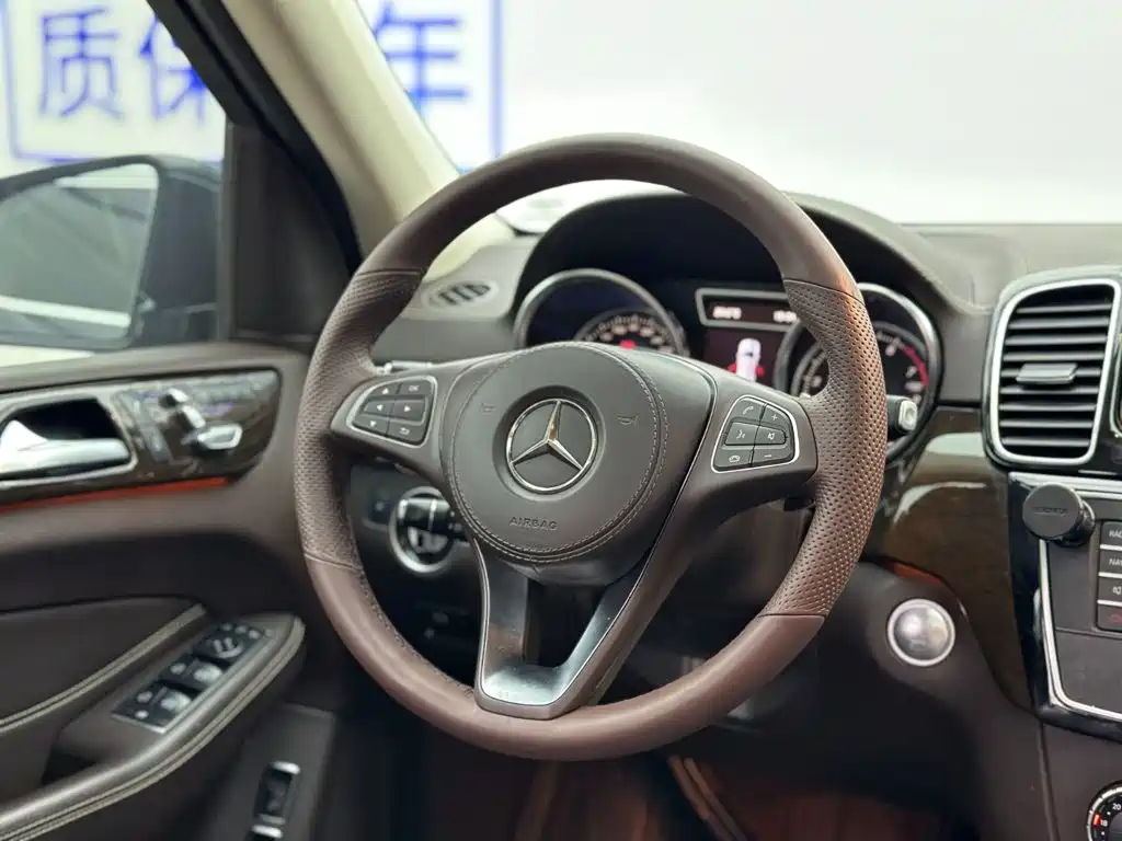 Mercedes-Benz GLS — фото 37