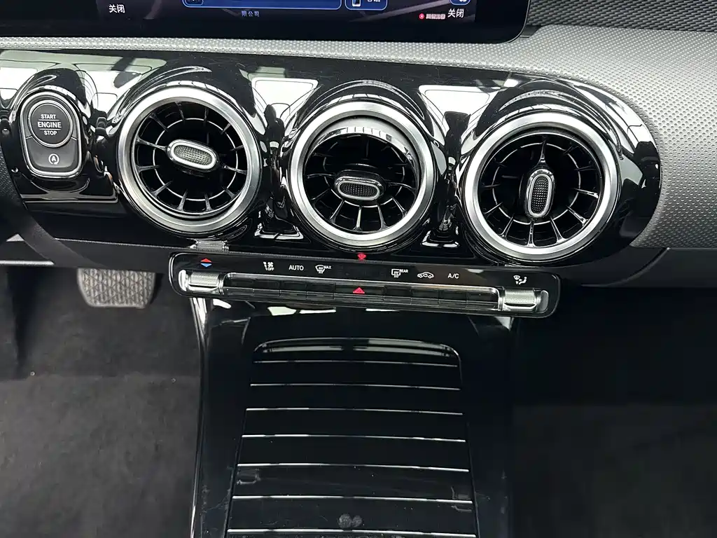 Mercedes-Benz A-Class — фото 14