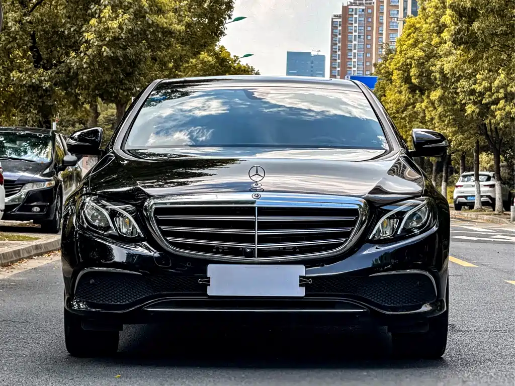 Mercedes-Benz E-Class — фото 2