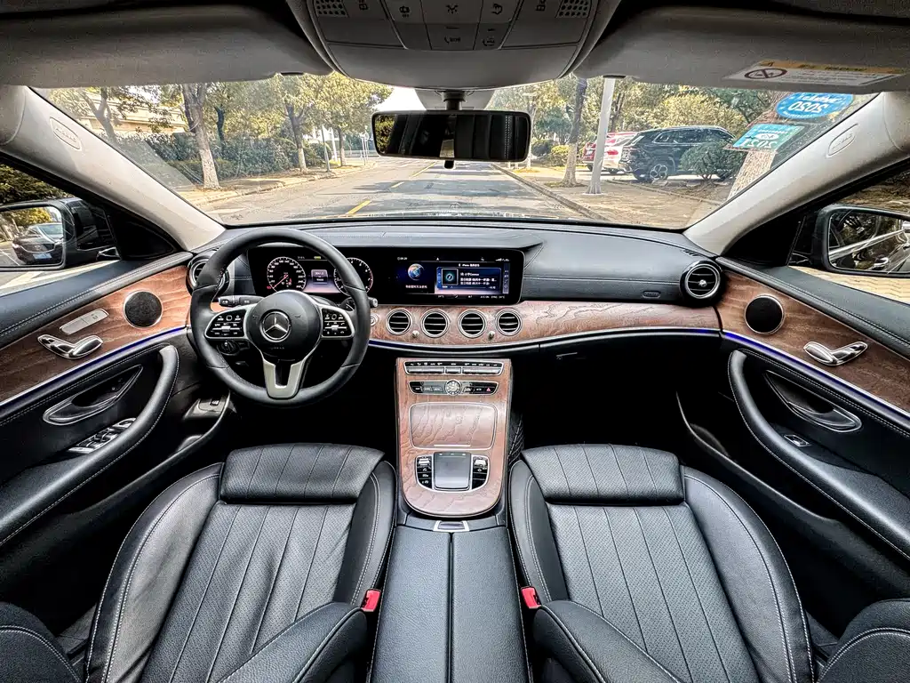 Mercedes-Benz E-Class — фото 11