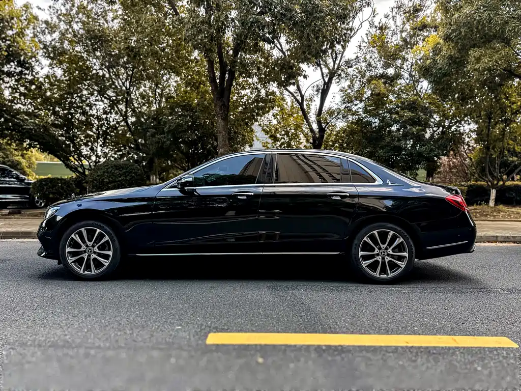 Mercedes-Benz E-Class — фото 3