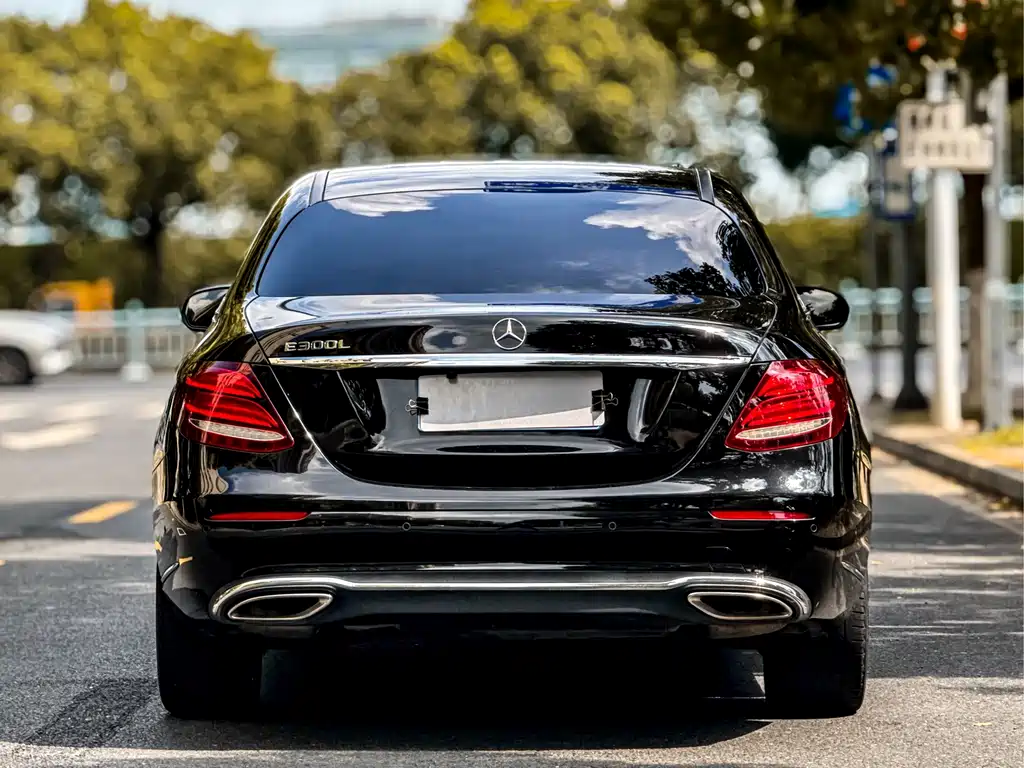 Mercedes-Benz E-Class — фото 4