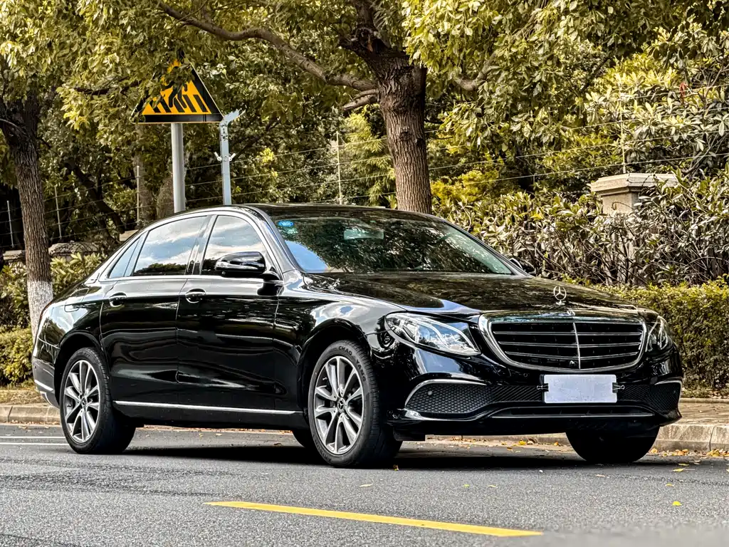 Mercedes-Benz E-Class — фото 6