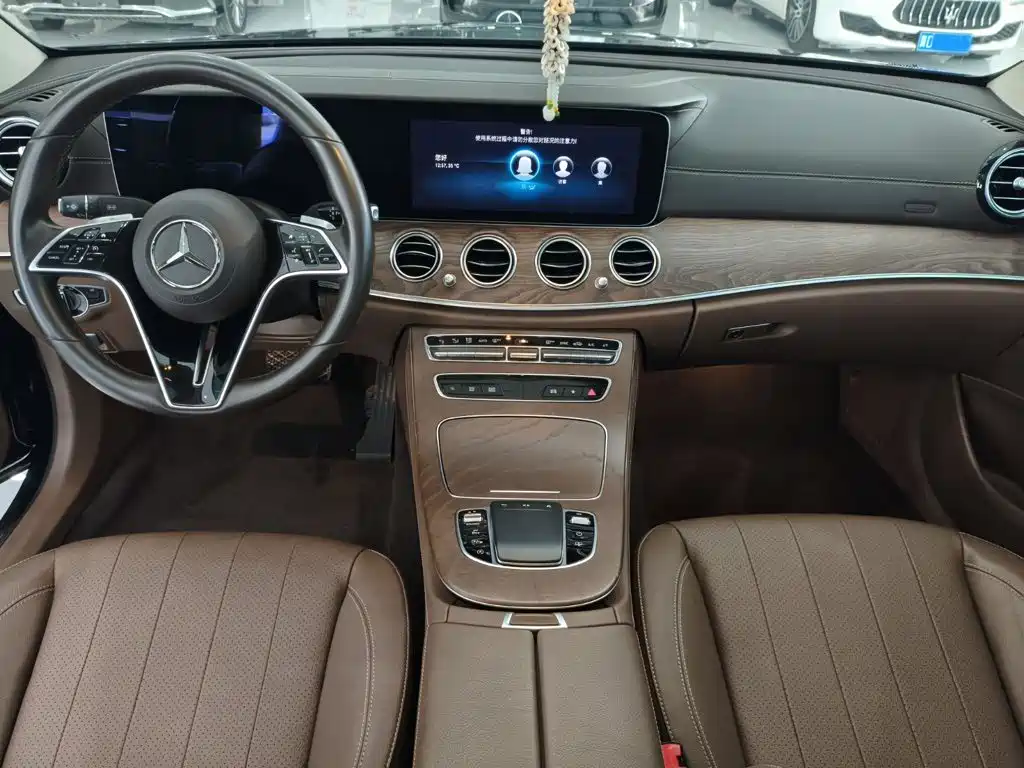 Mercedes-Benz E-Class — фото 15