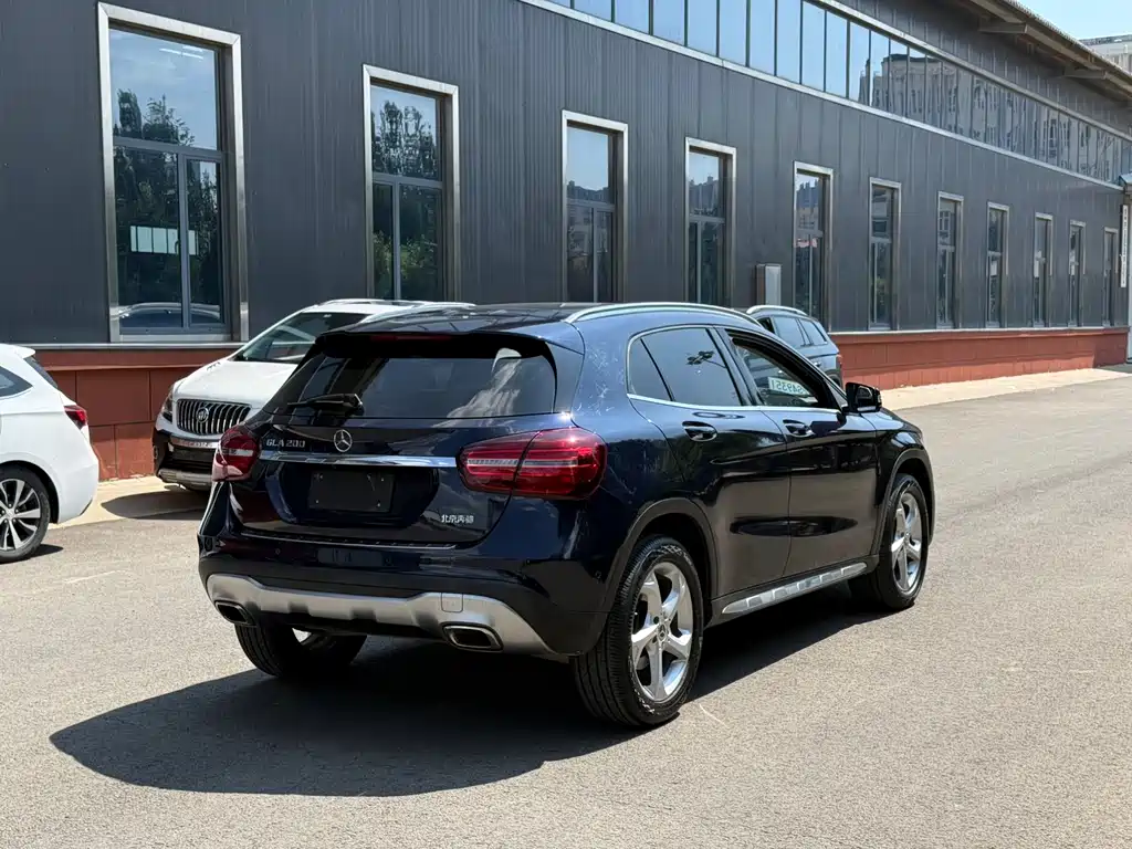 Mercedes-Benz GLA — фото 6