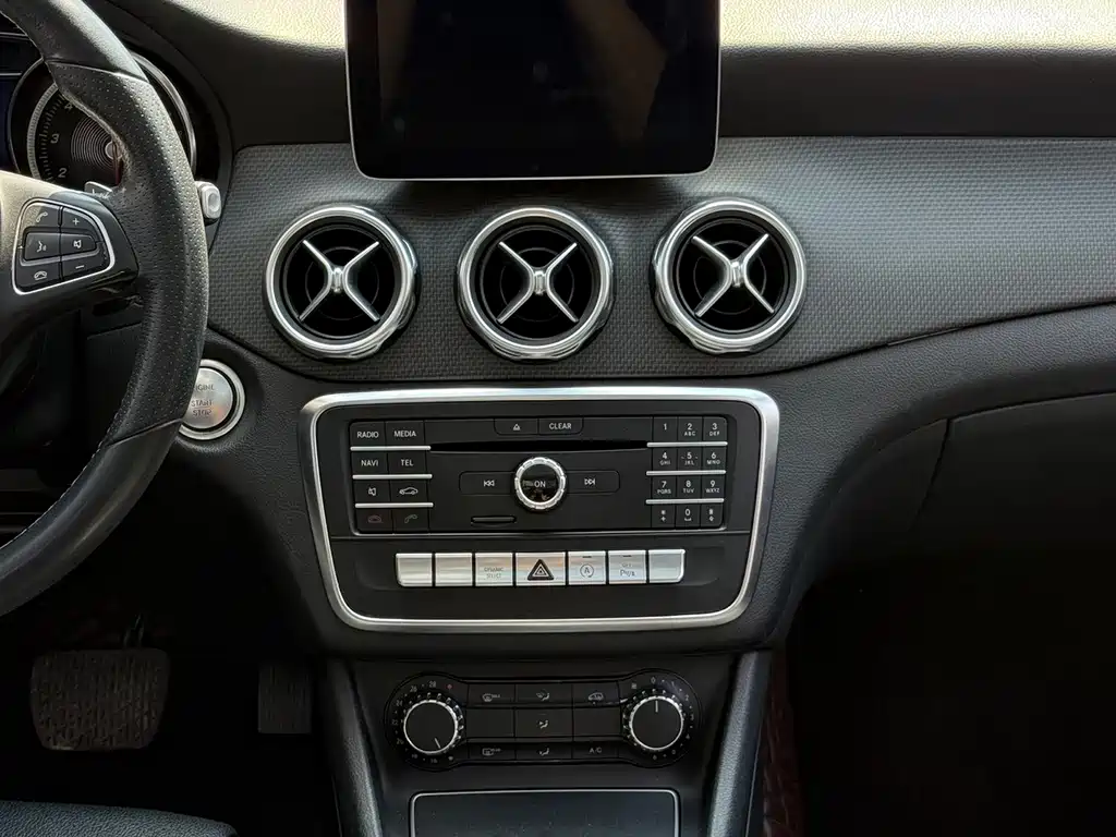 Mercedes-Benz GLA — фото 10