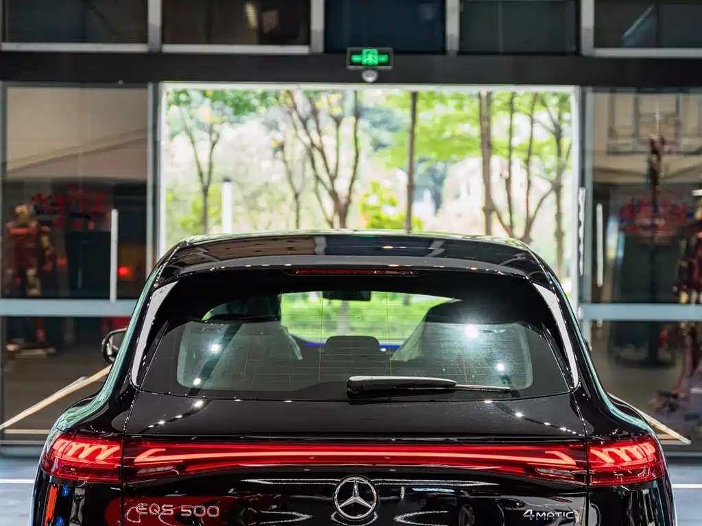 Mercedes-Benz EQS SUV — фото 13