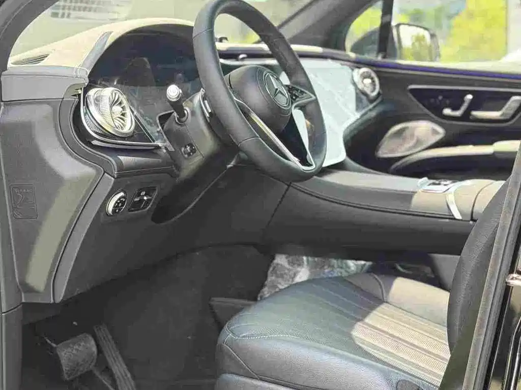 Mercedes-Benz EQS SUV — фото 14