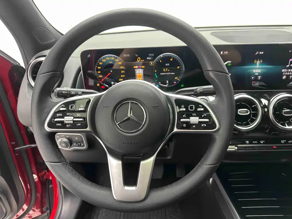 Mercedes-Benz GLB — фото 10