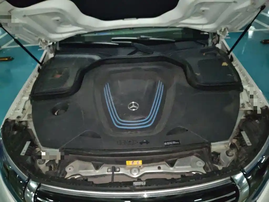 Mercedes-Benz EQC — фото 11