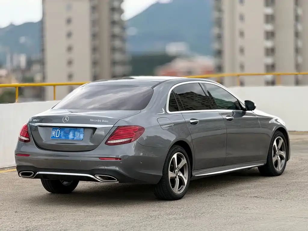 Mercedes-Benz E-Class — фото 4