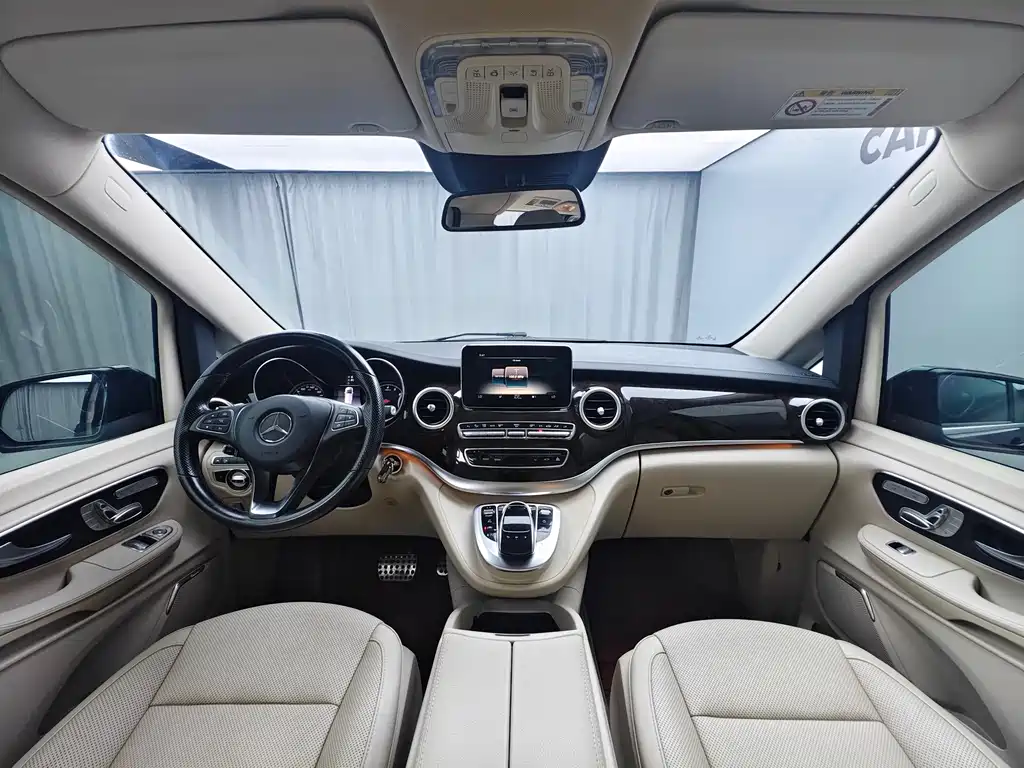 Mercedes-Benz V-Class — фото 13