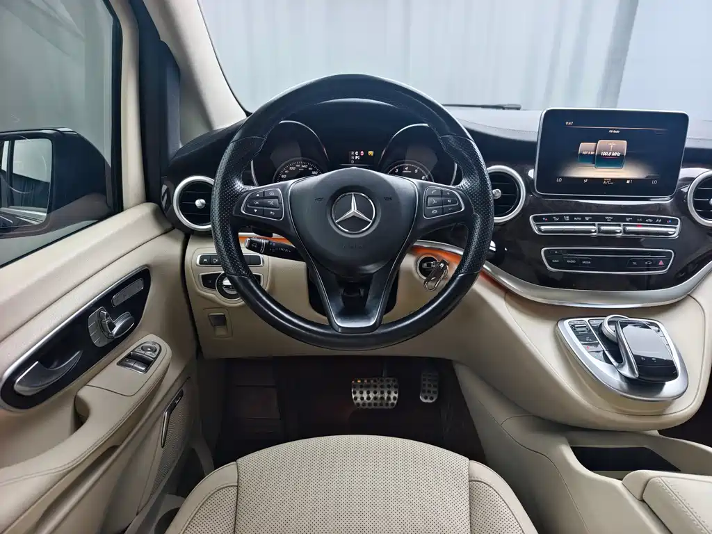 Mercedes-Benz V-Class — фото 14